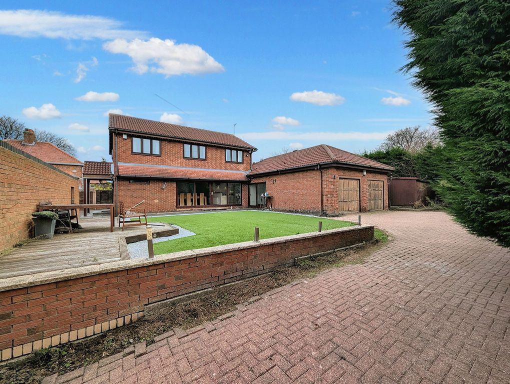 Property photo 1 of 28