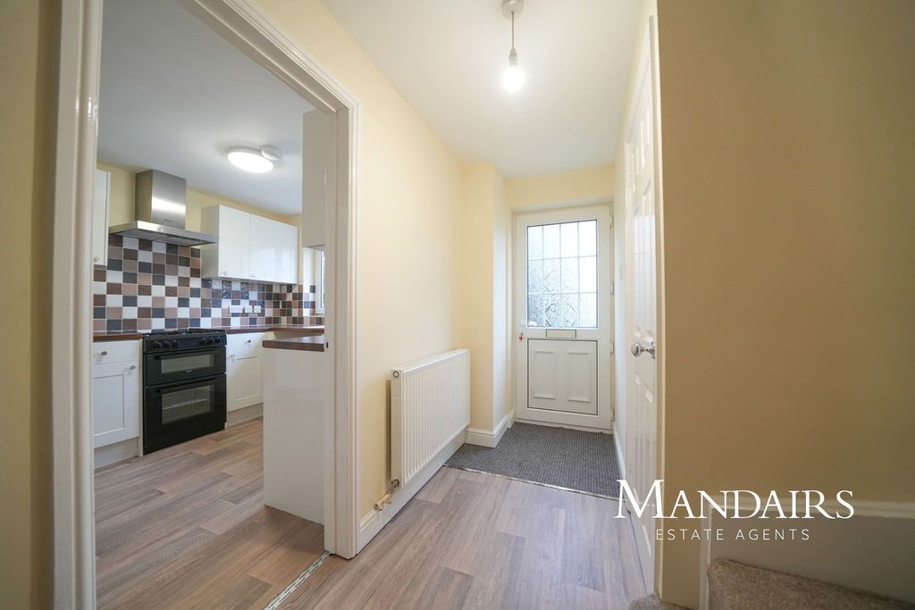 Property photo 2 of 28