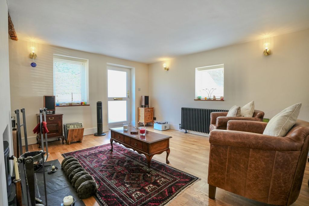 Property photo 2 of 24