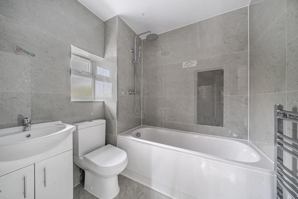 Property photo 3 of 9 Bathroom