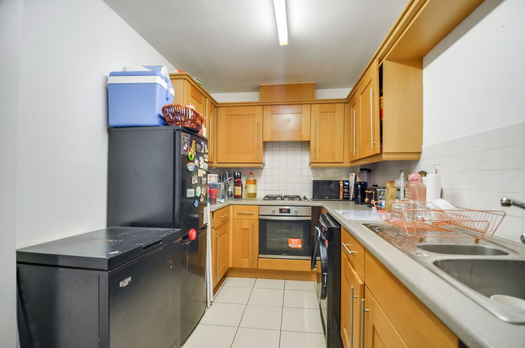 Property photo 2 of 18 Kitchen  (2).Jpg