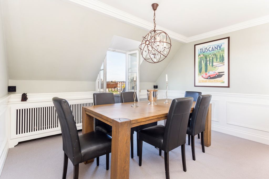 Property photo 3 of 10 Dining Area