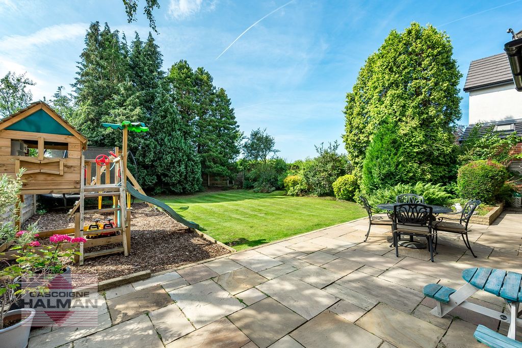 Property photo 2 of 32