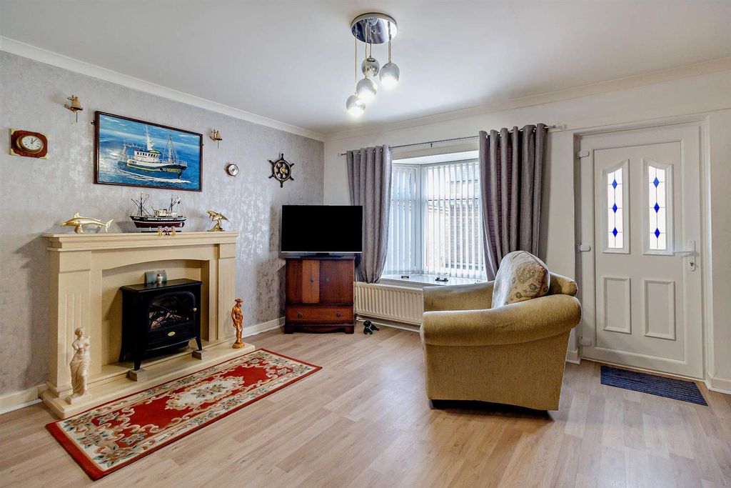 Property photo 3 of 8 8670730-Interior03-800.Jpg