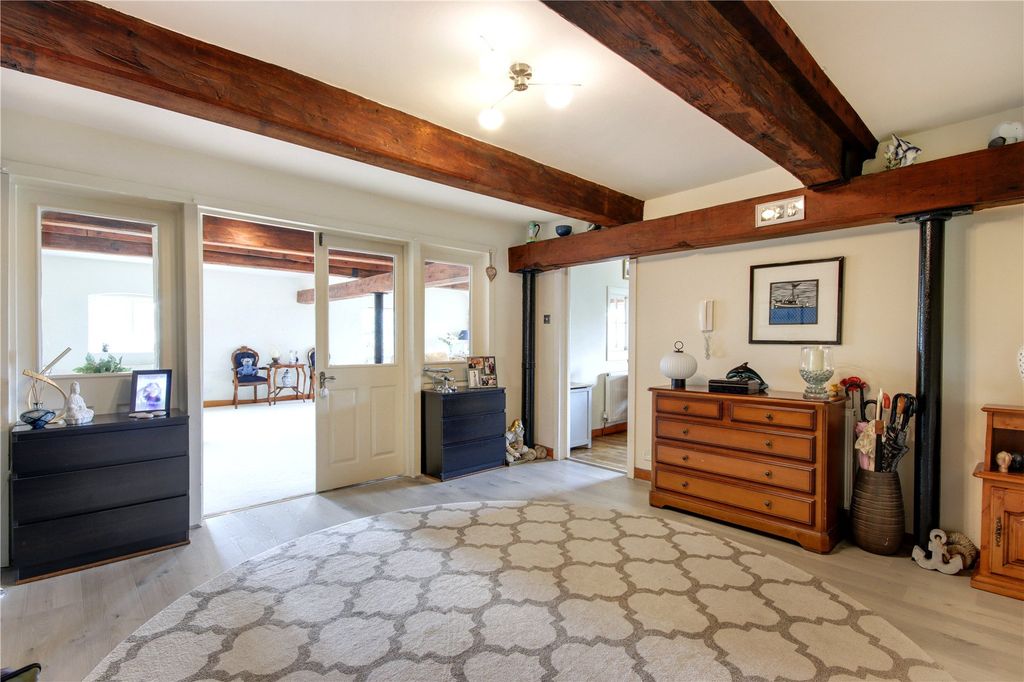 Property photo 3 of 10 Entrance Hall