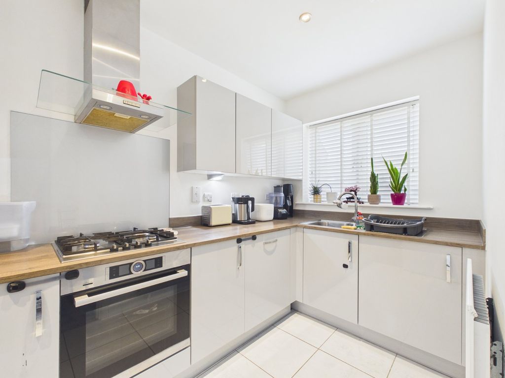 Property photo 3 of 13 Kitchen