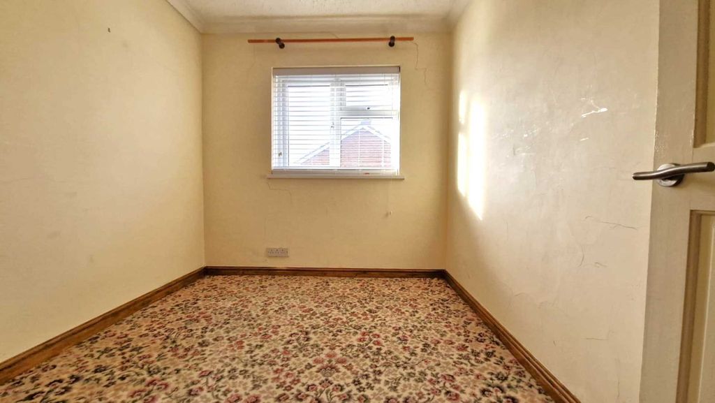 Additional image 10 of 4 bed semi-detached house to rentTithe Farm Road, Dunstable LU5