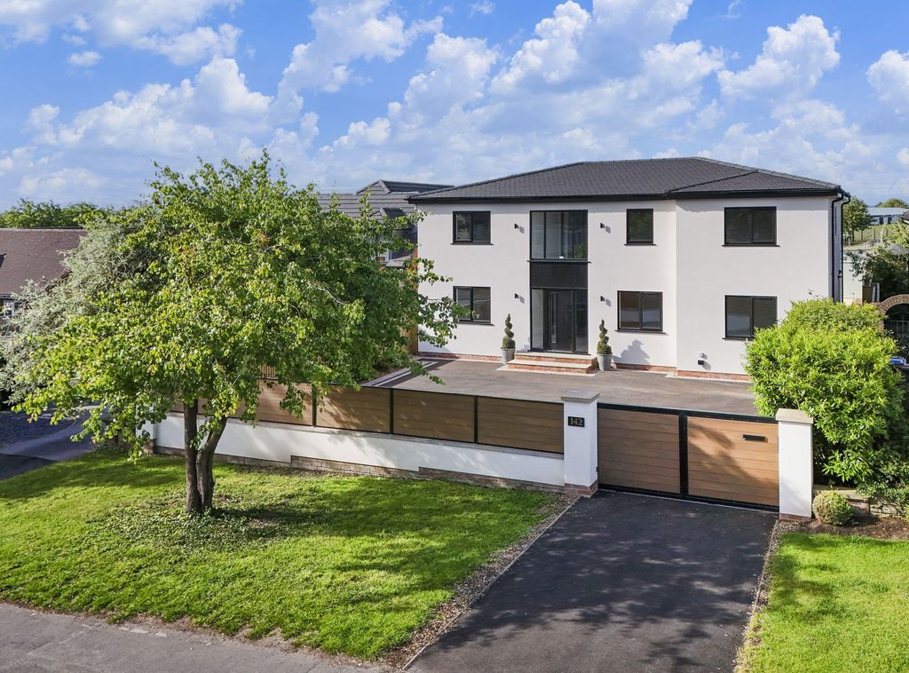 Property photo 1 of 32
