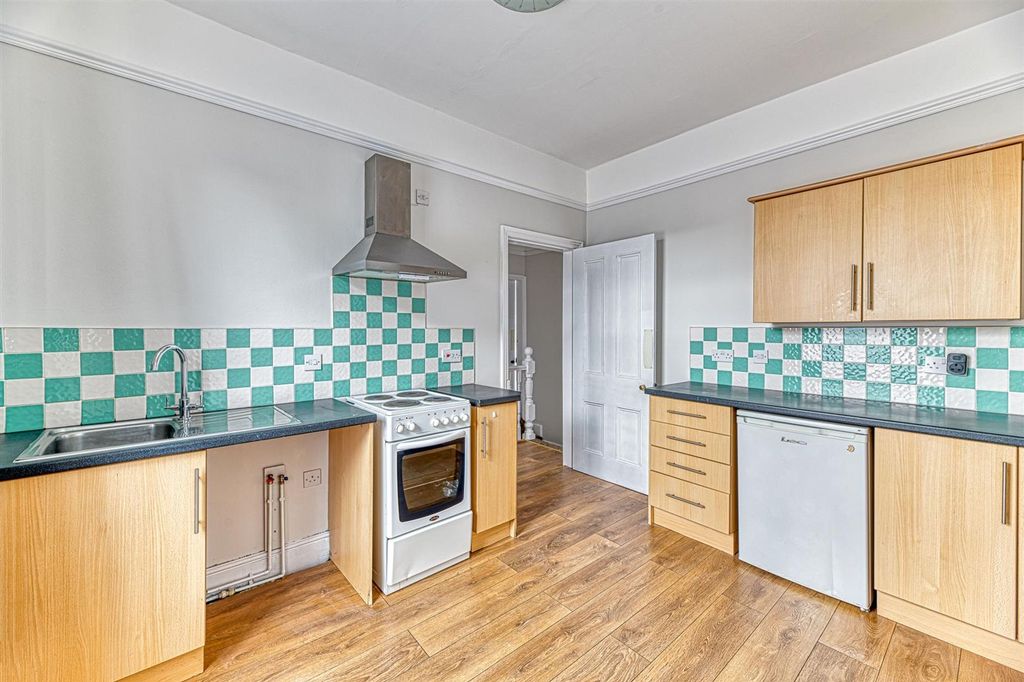Property photo 2 of 6 Kitchen