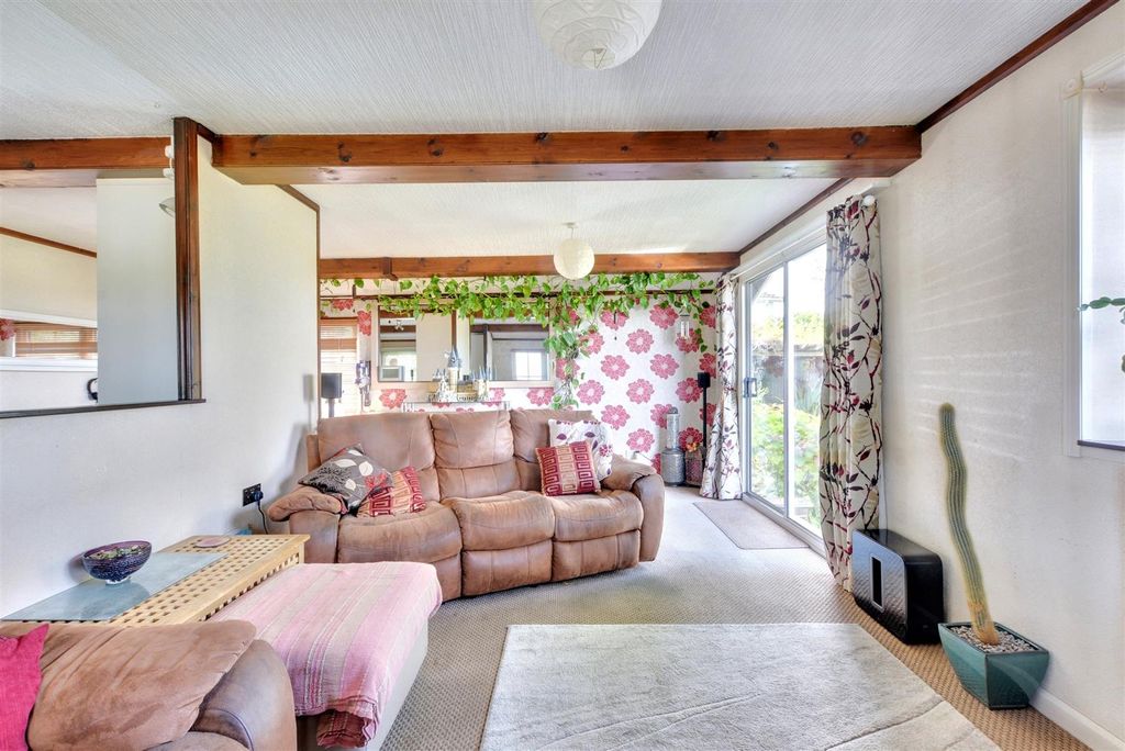 Property photo 2 of 24 Lounge_4.Jpeg