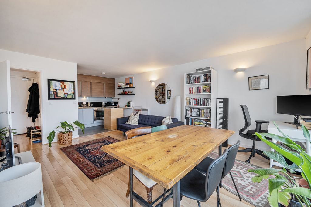 Property photo 3 of 18 Reception