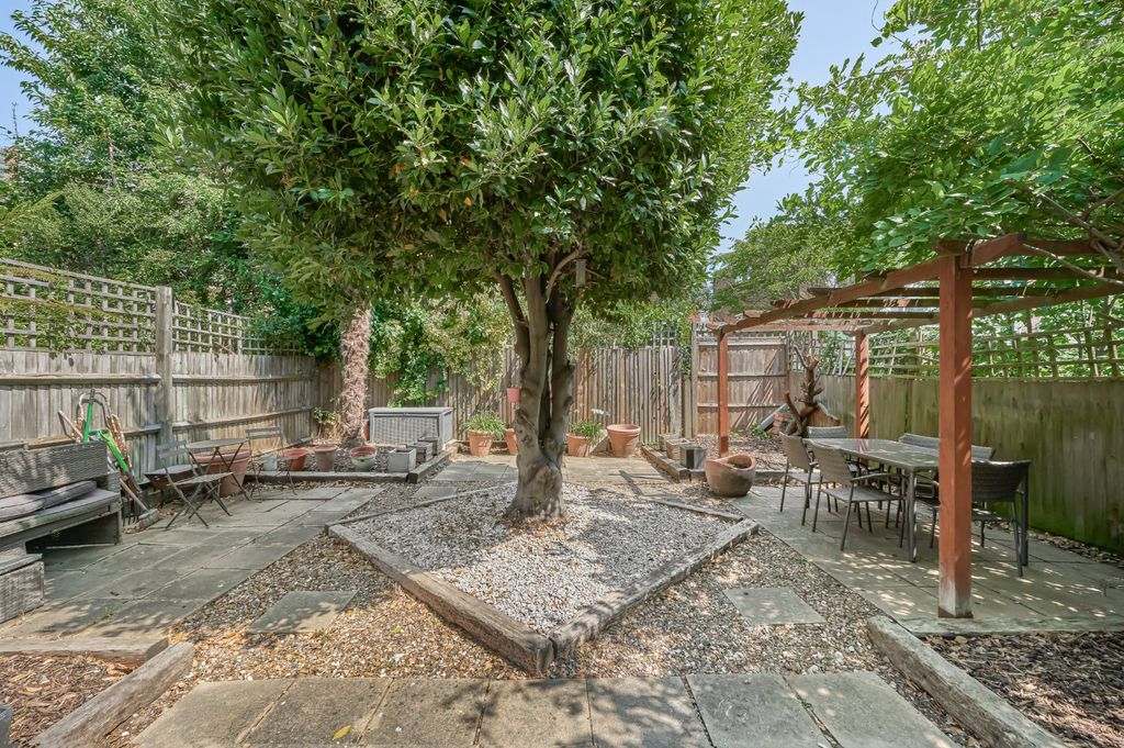 Property photo 2 of 16 Picture No. 24