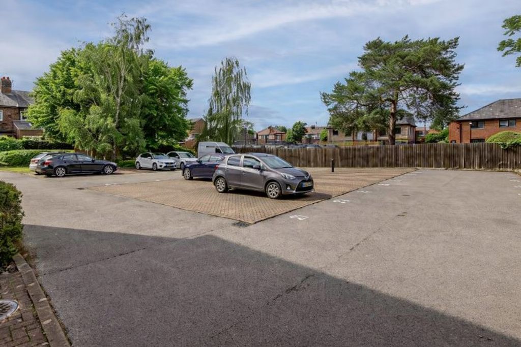 Property photo 3 of 6 Parking