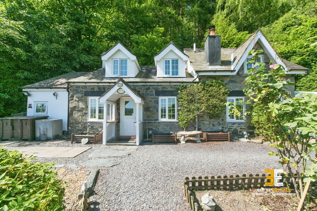 Property photo 1 of 35