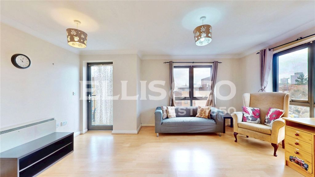 Property photo 1 of 17 Picture No. 24