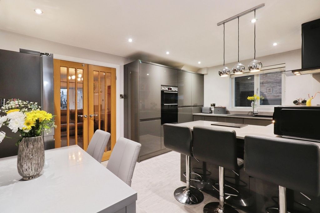 Property photo 3 of 22 Pbox-Img.Jpg