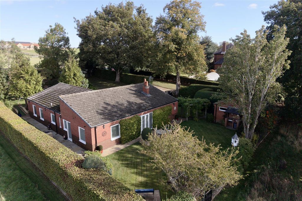Property photo 2 of 35