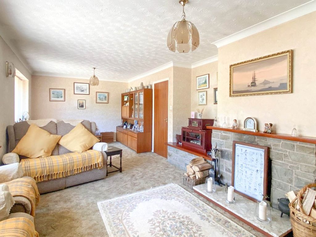 Property photo 3 of 32