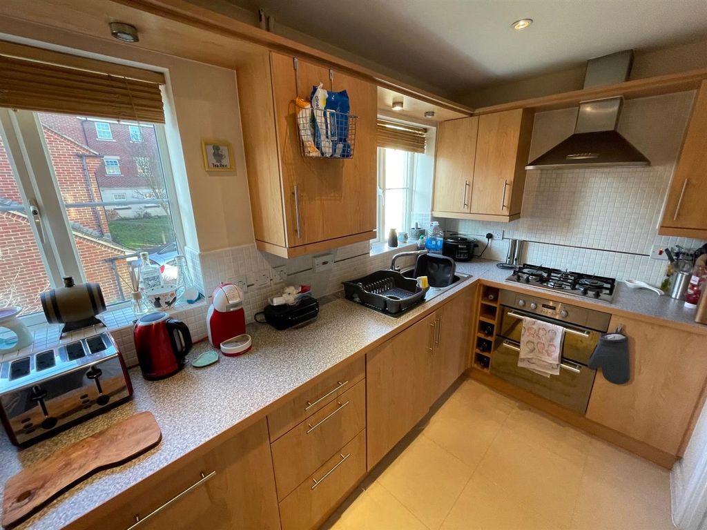 Property photo 3 of 20 Kitchen 2.Jpg