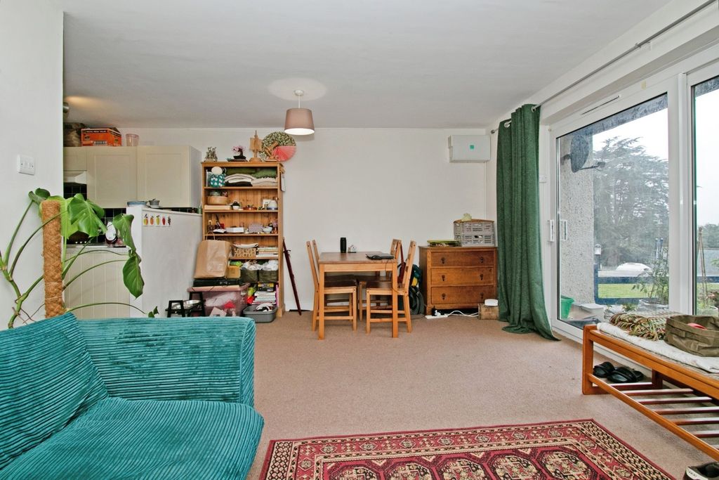 Property photo 3 of 17 Photo