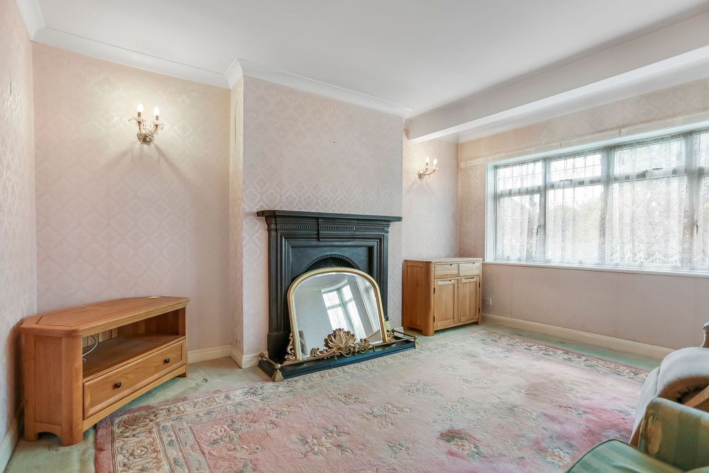 Property photo 2 of 27