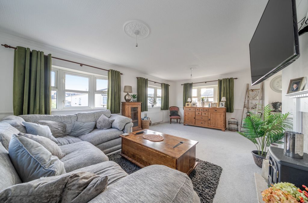 Property photo 2 of 14 1523559-9-1A0B032...