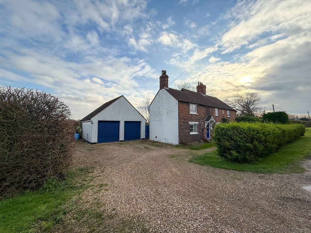 Property photo 2 of 33