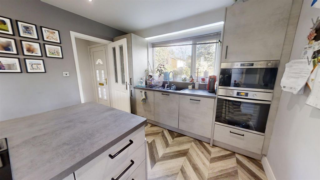 Property photo 3 of 21 Kitchen