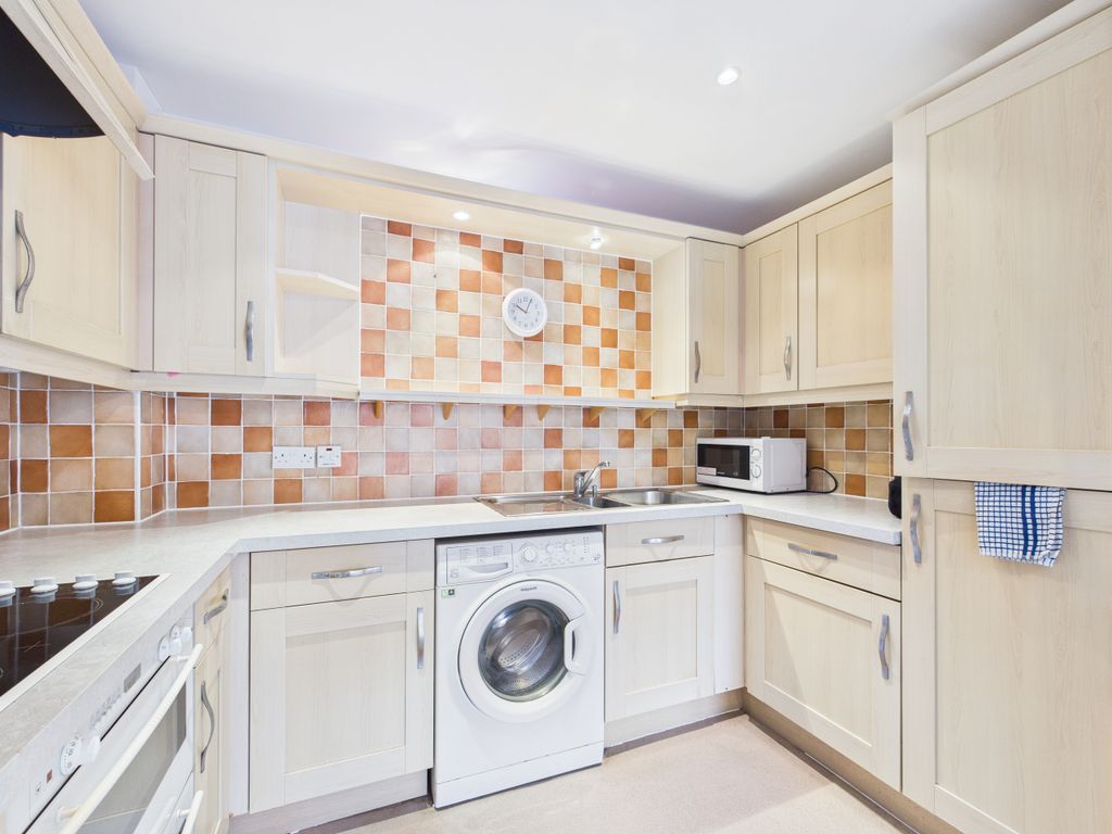 Property photo 3 of 10 Cam01354G0-Pr0532-Still009