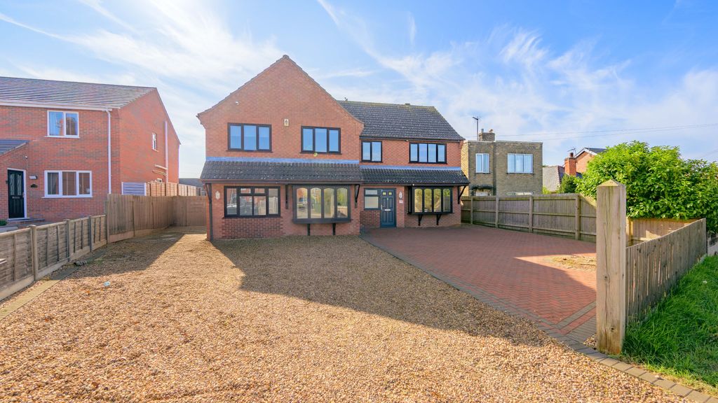 Property photo 1 of 32