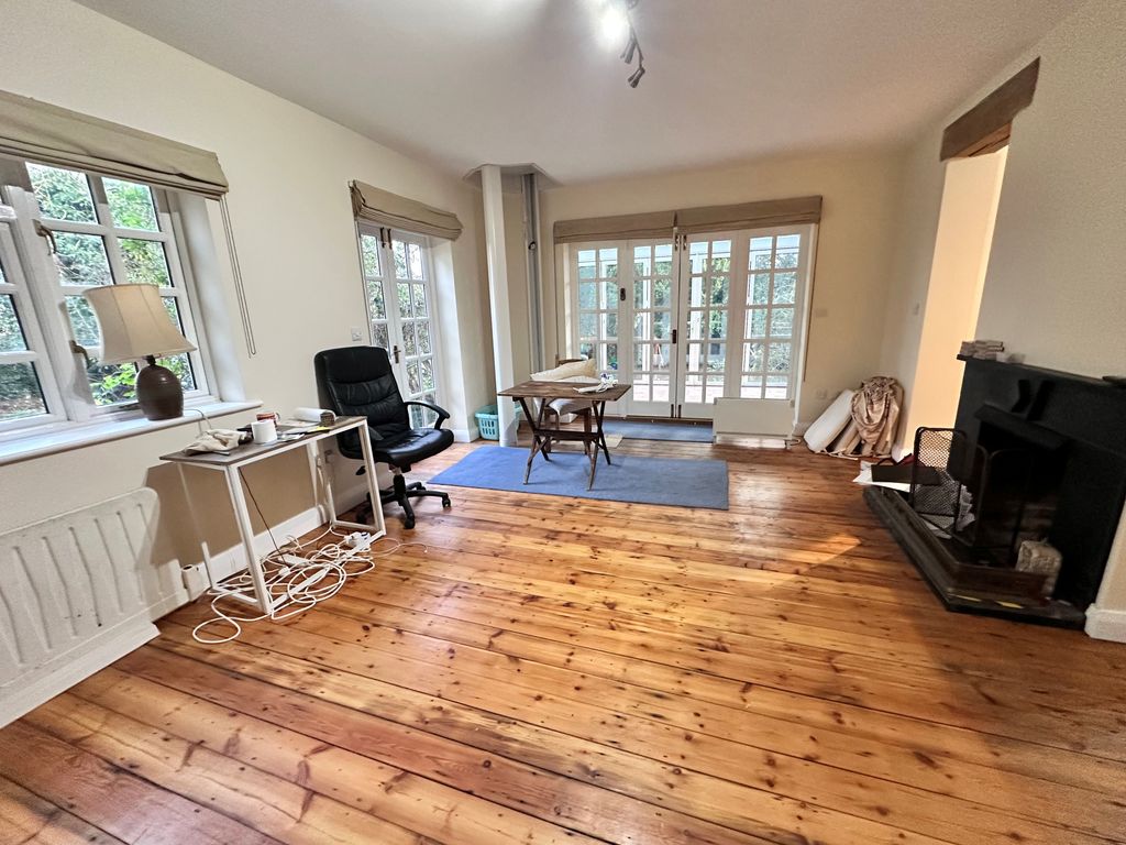 Property photo 2 of 18 Image