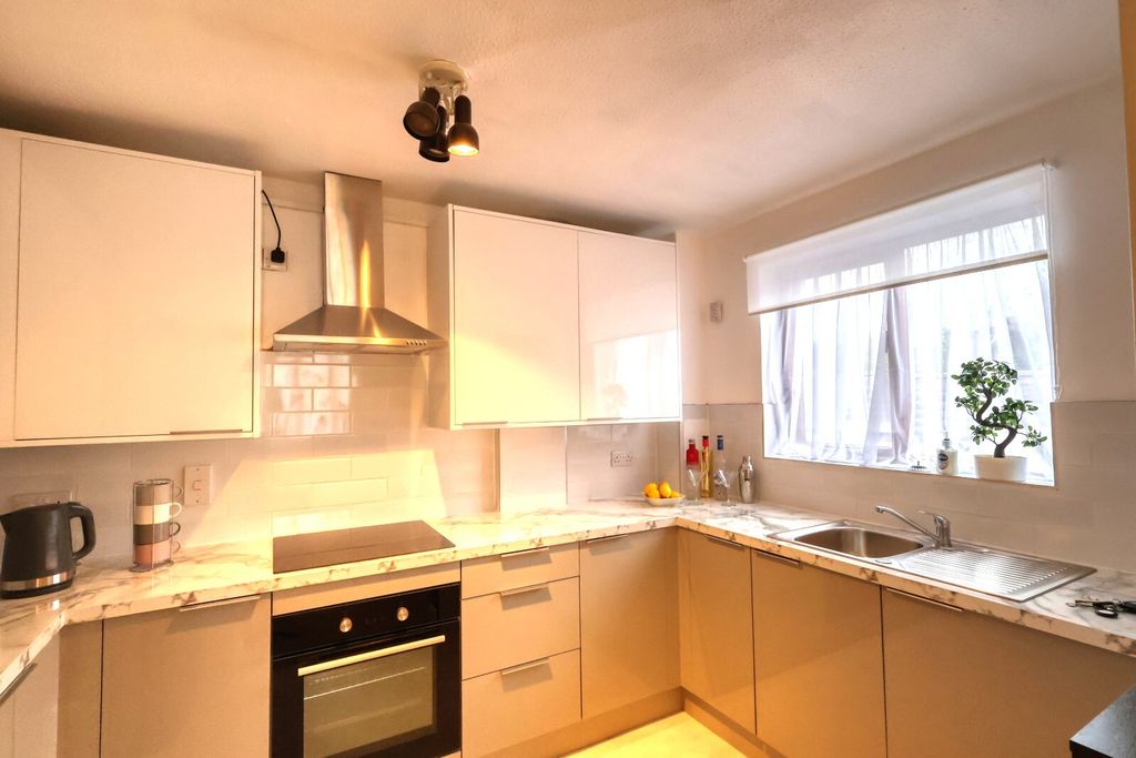 Property photo 3 of 7 Picture No. 20