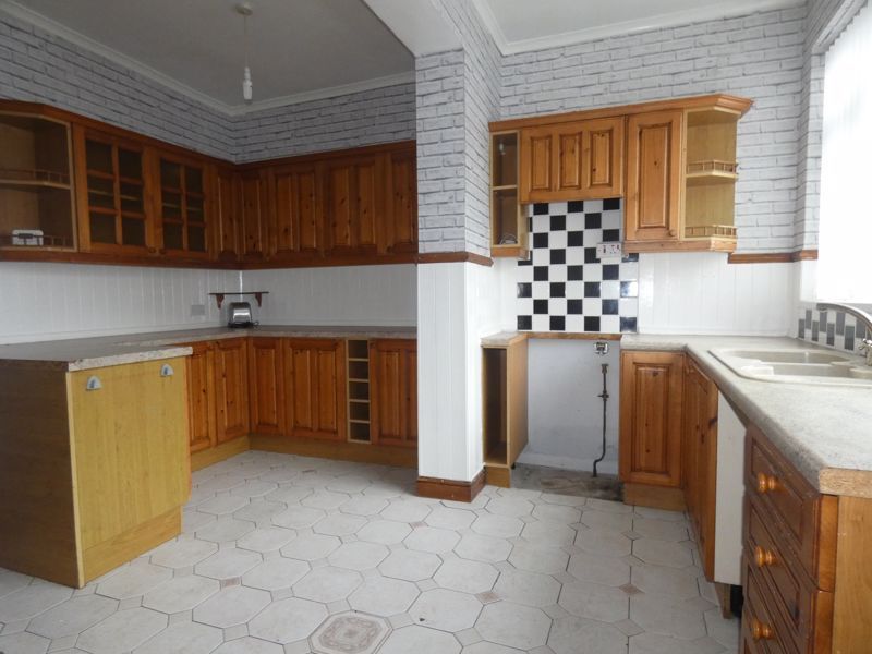 Property photo 3 of 8 Kitchen