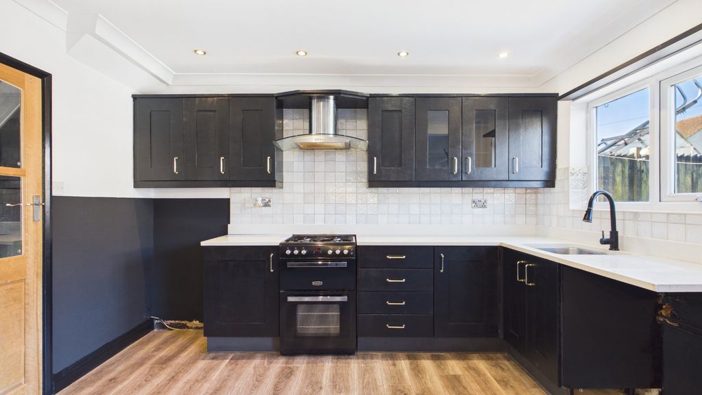 Property photo 2 of 19 46073810