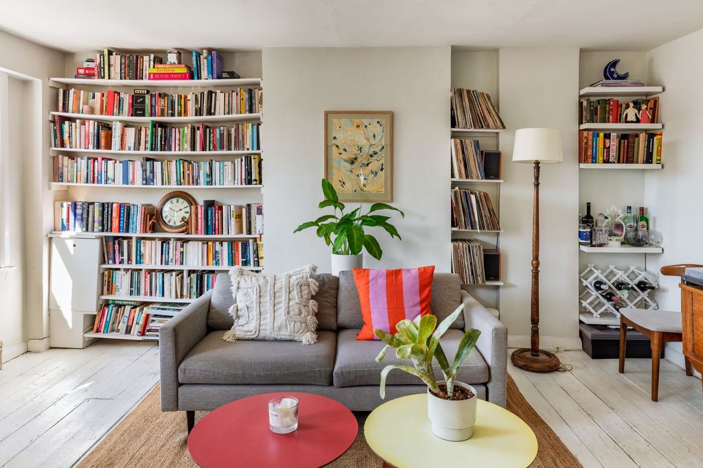 Property photo 2 of 18