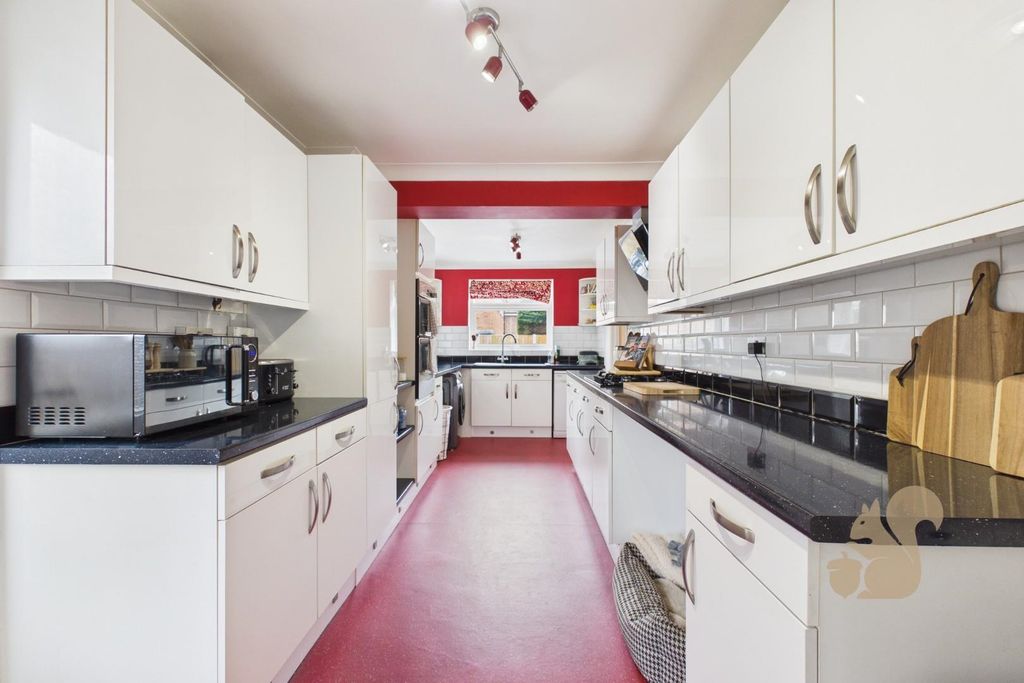 Property photo 3 of 18 Kitchen