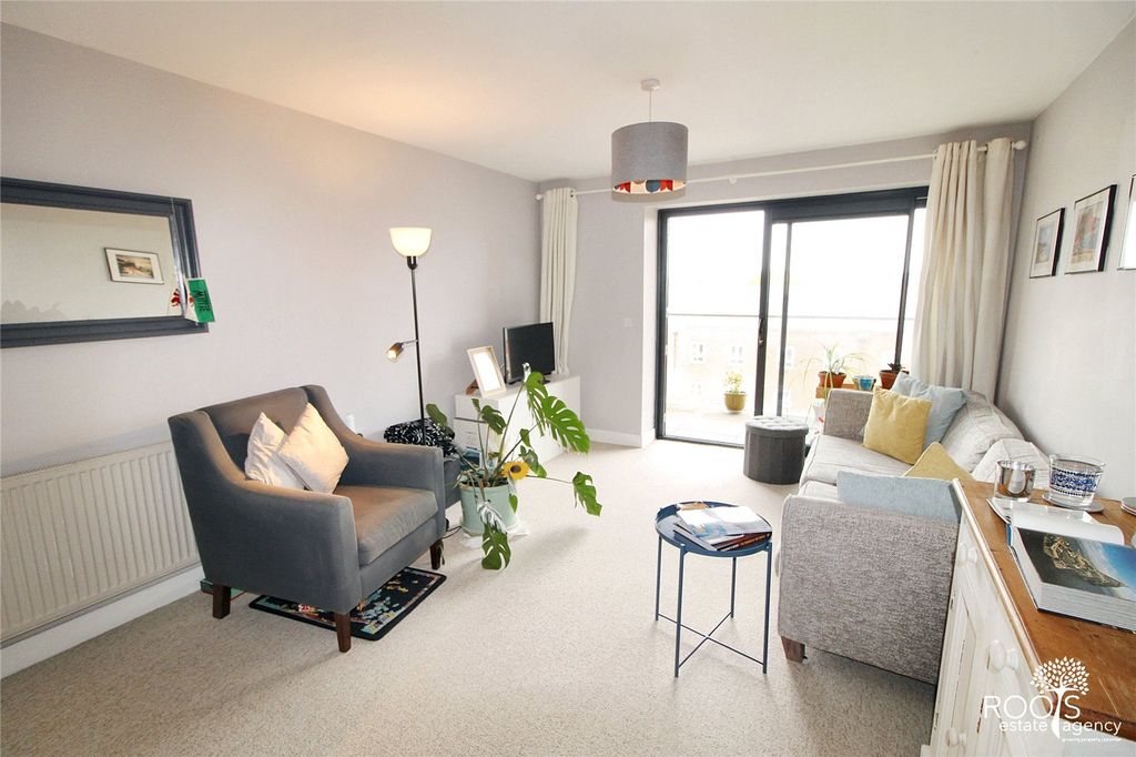 Property photo 3 of 12 Bright &amp; Airy