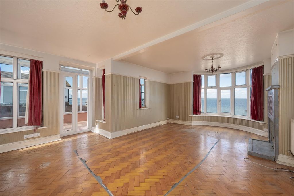 Property photo 2 of 25 Western Esplanade, Herne Bay