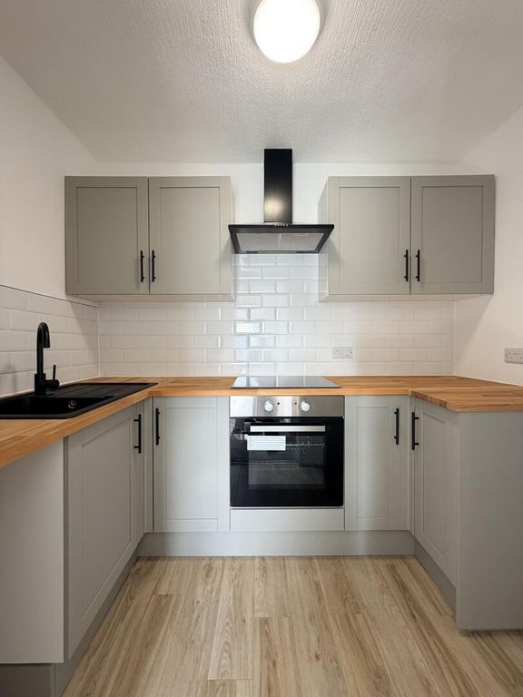 Property photo 1 of 18 Kitchen