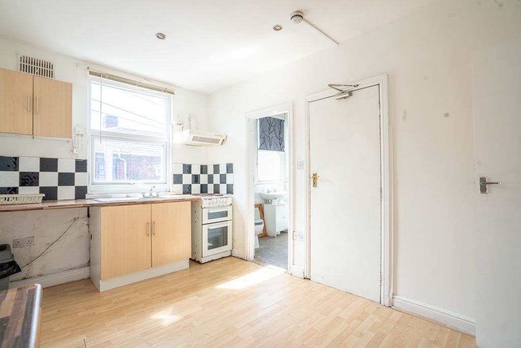 Property photo 1 of 11 Flatc11Broughtonterraceleedsls96Ba1