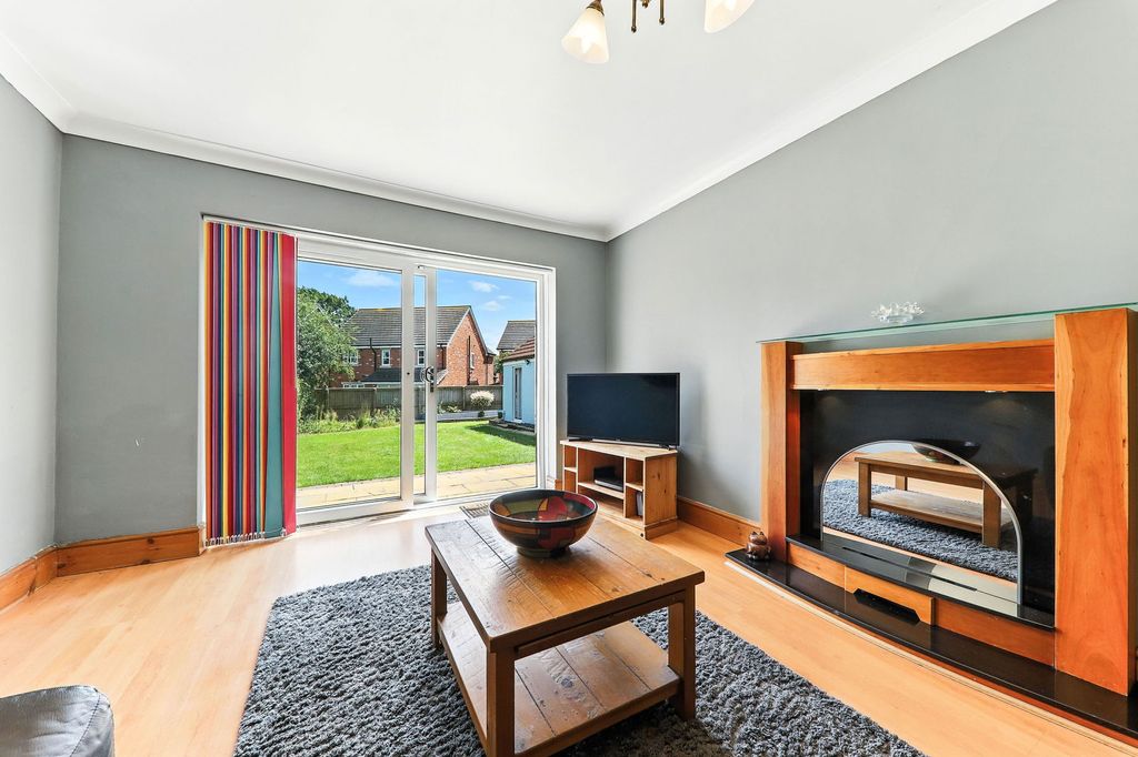 Property photo 2 of 20