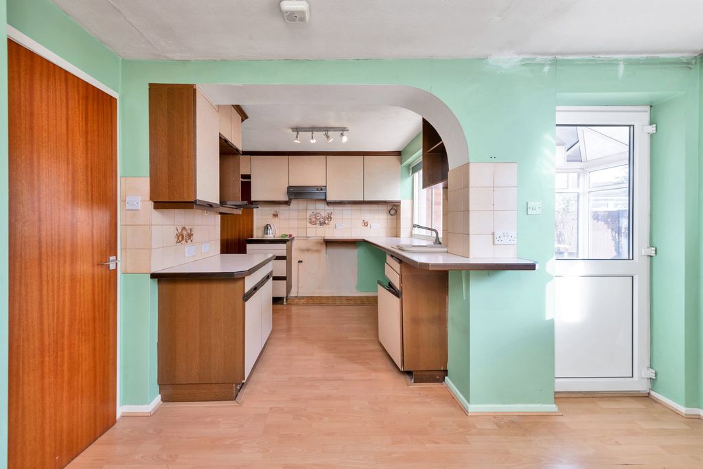 Property photo 3 of 16
