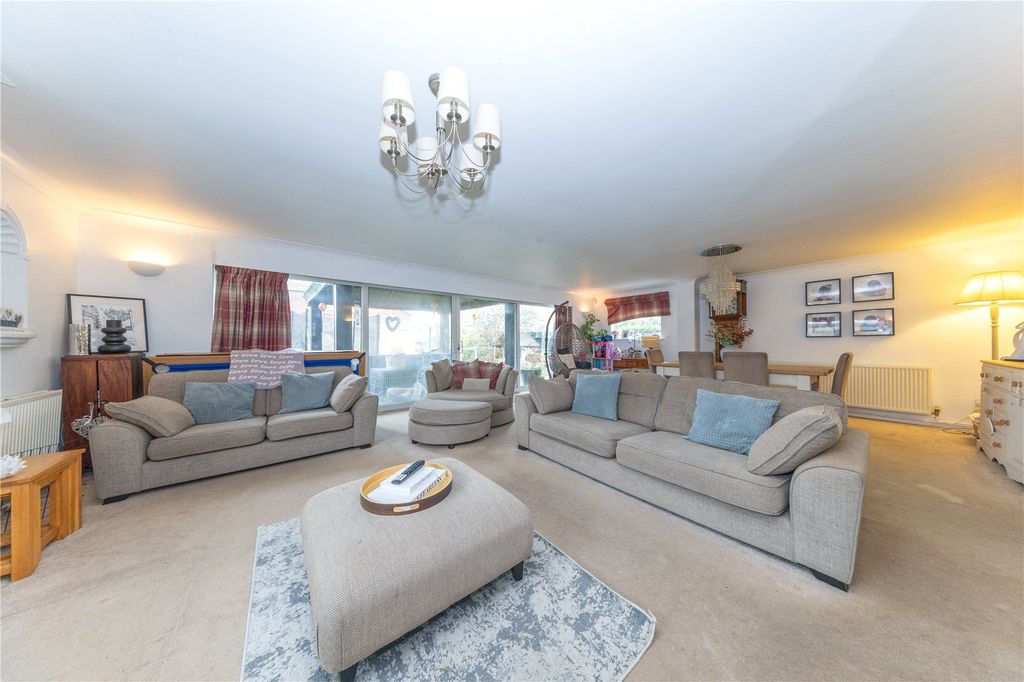 Property photo 3 of 16 Lounge/Diner