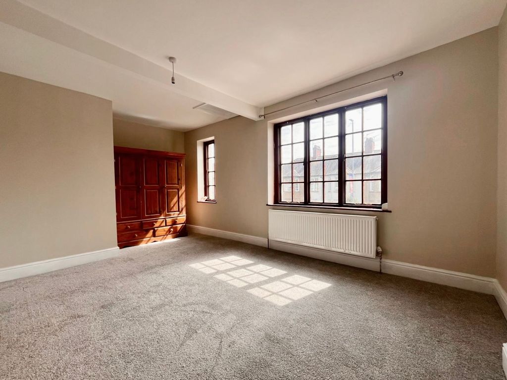 Property photo 3 of 25