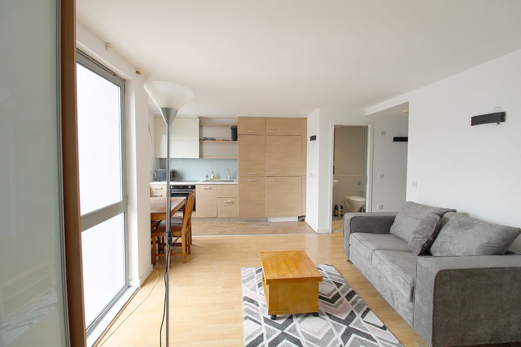 Property photo 3 of 5 Studio