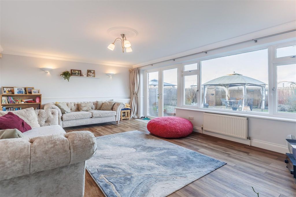 Property photo 2 of 31 35, Pick Hill (8).Jpg