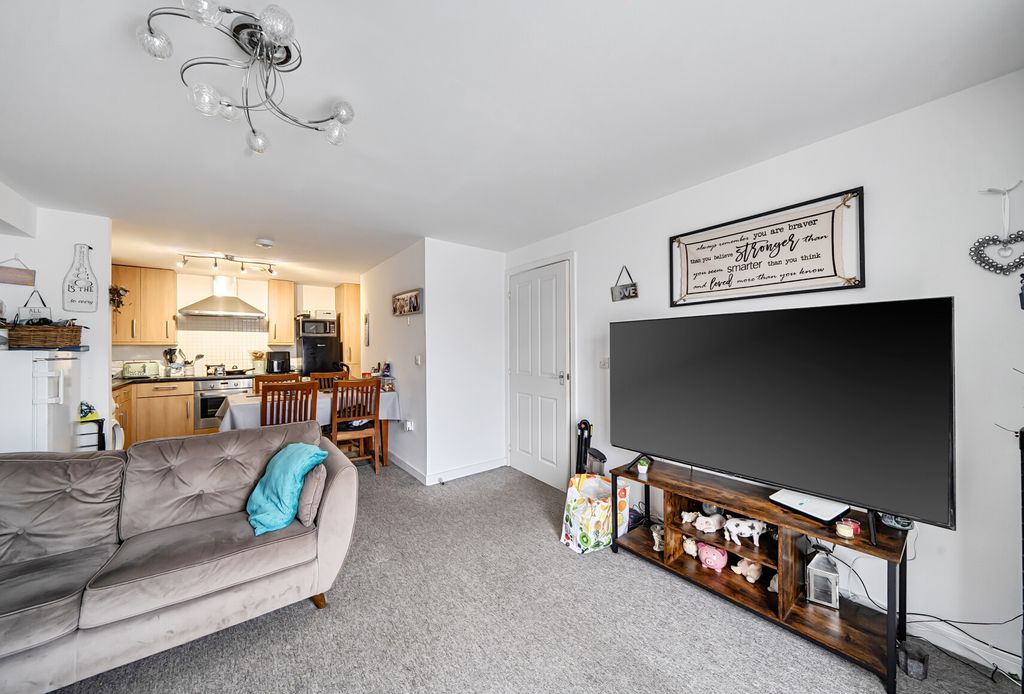 Property photo 1 of 11 Lounge