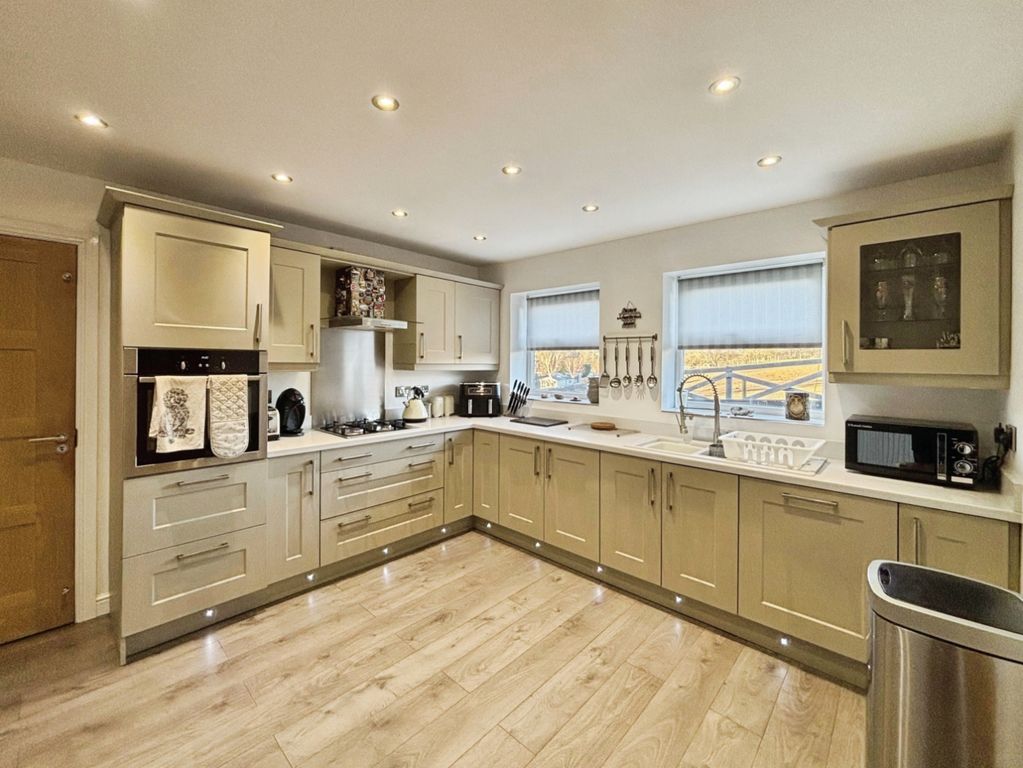 Property photo 2 of 23 Pbox-Img.Jpeg