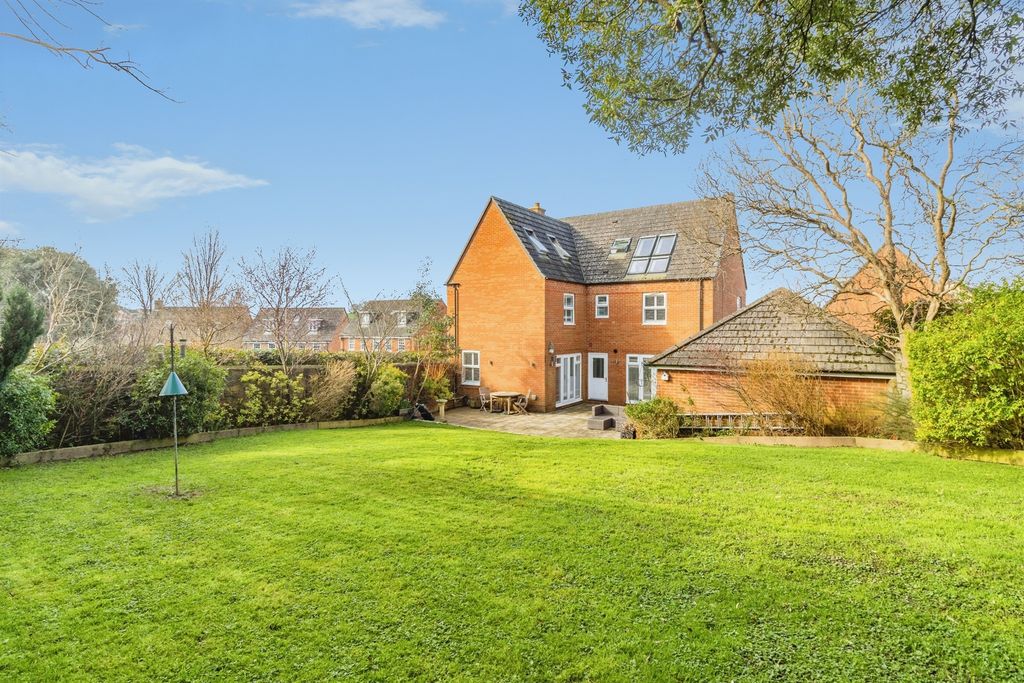 Property photo 2 of 28