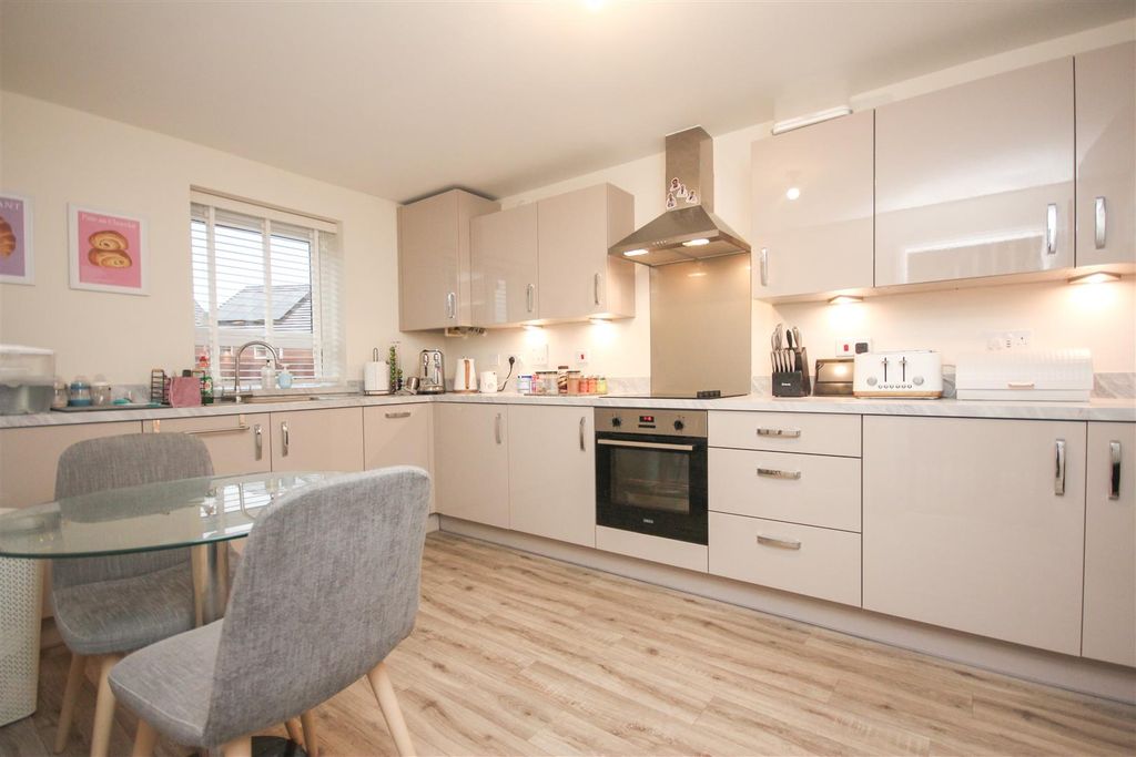 Property photo 2 of 15 Kitchen 1.Jpg